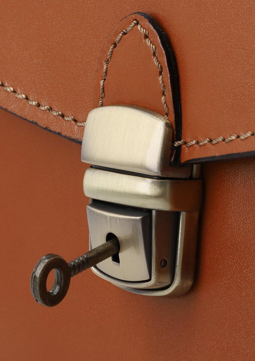 Outlet Handtasche - kleinere Lederfehler – anderer Schultergurt - ansonsten neu – siehe Video