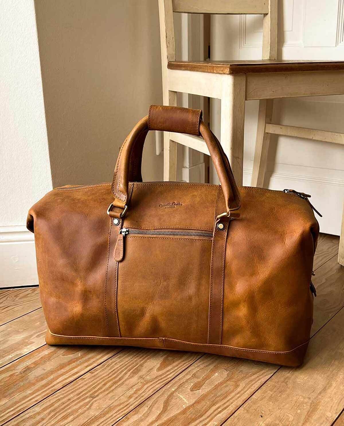 Leather travel bag Ruben at gusti leather