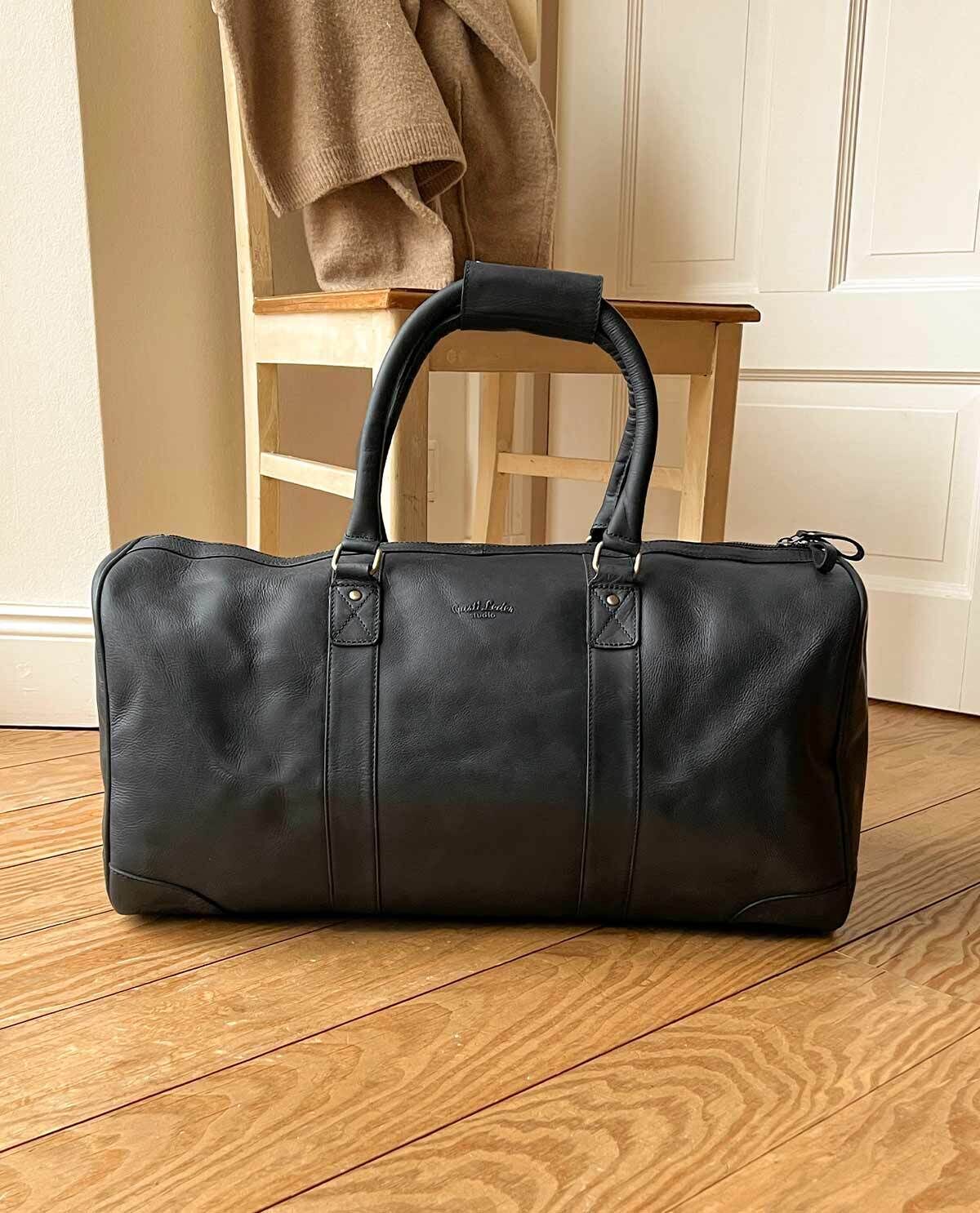 Overnight travel bag with wheels online