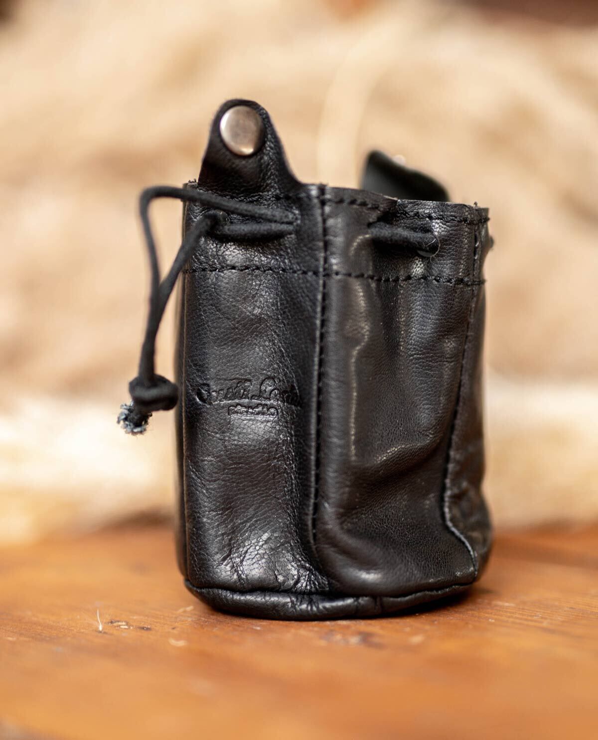 Tobacco pouch Raven Gusti Leather