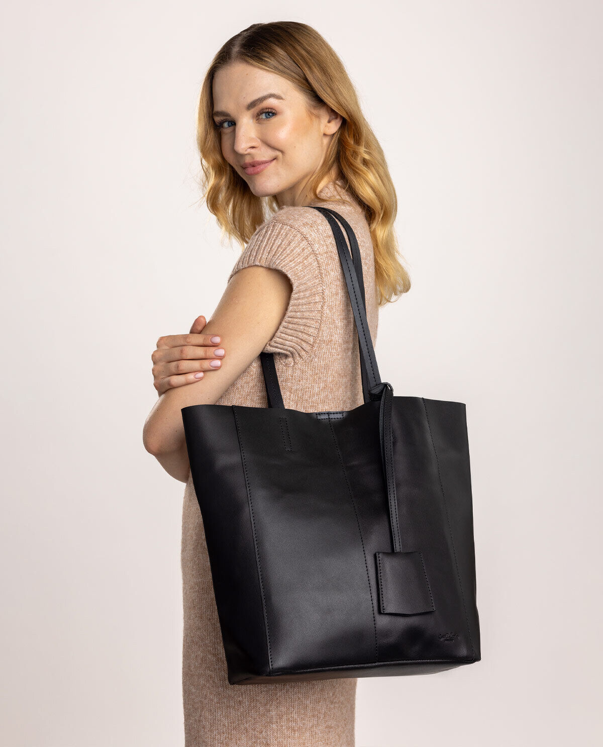 Simple black tote on sale