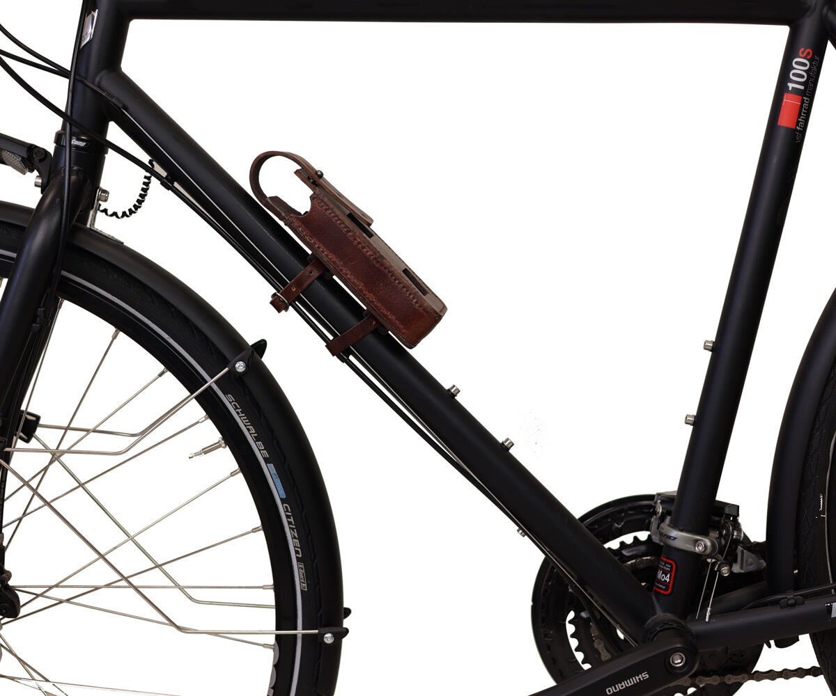 Leather bike lock holder Laurent F. at gusti leather