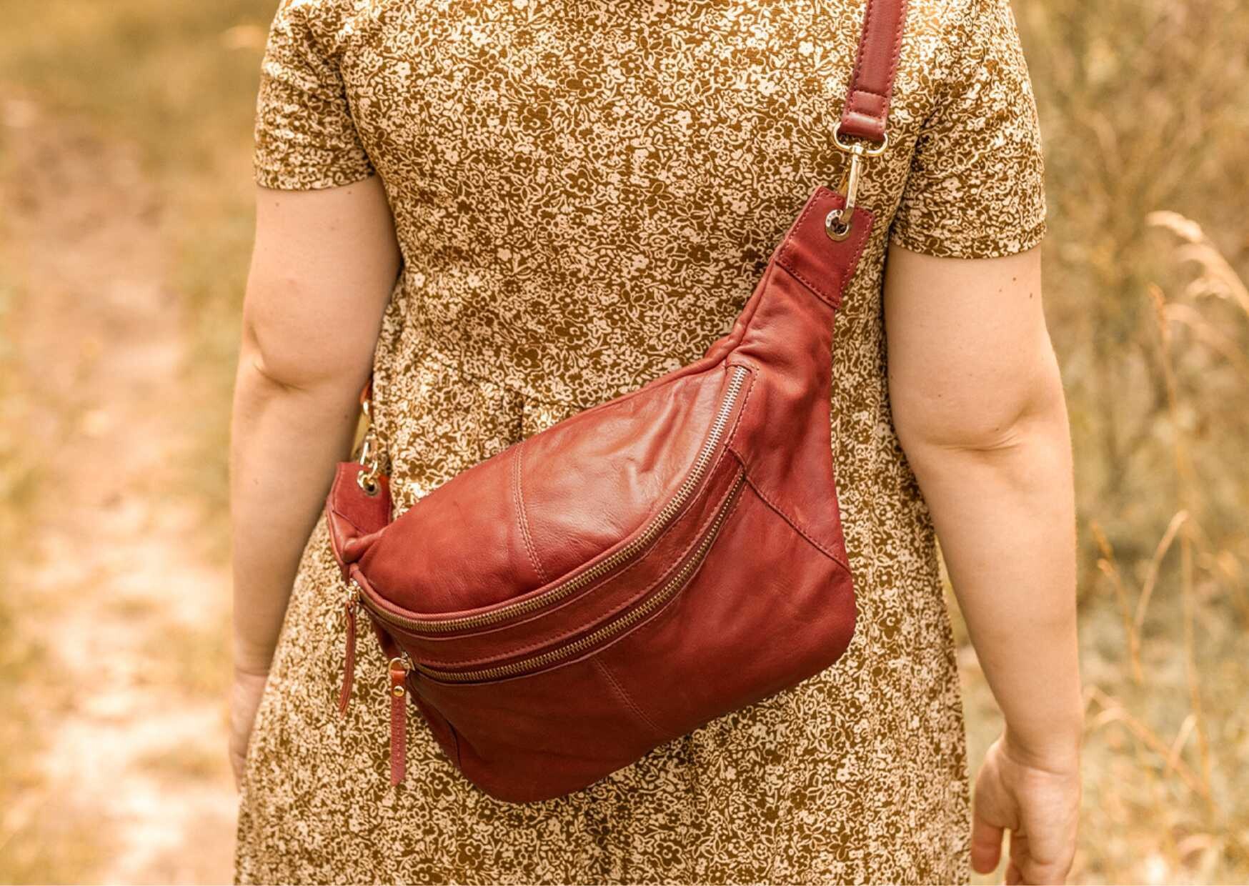 Leather shoulder bag Freya at gusti leather