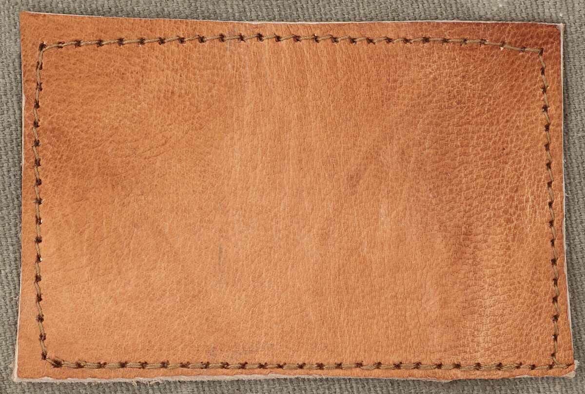 Outlet Tasche  kleinere Lederfehler - Klebereste - Leder leicht fettig  strenger Geruch  Rost