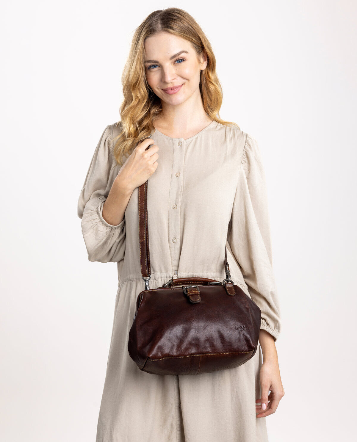 Shoulder bag style on sale