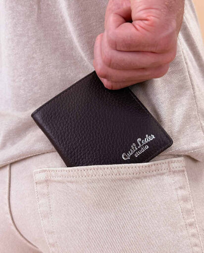 Leather wallet “Carob” at gusti-leather.com